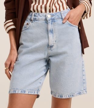 Bermuda Regular em Jeans com Cintura Alta Claro