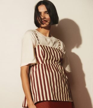 Blusa Peplum de Alça em Tricoline com Listras Verticais Bordô-Off White
