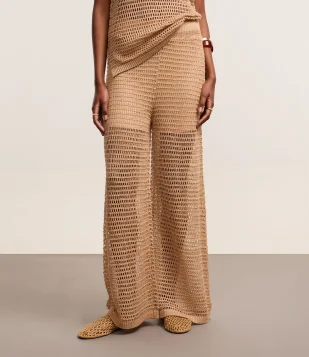 Calça Reta Cintura Alta em Tricô com Ponto Efeito Crochê Bege