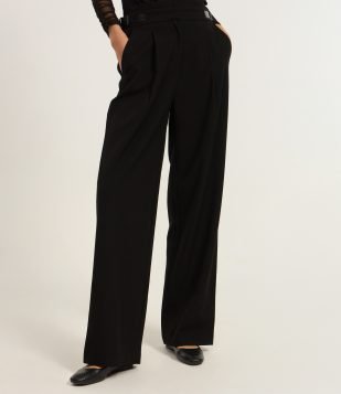 Calça em Alfaiataria com Cintos Laterais Preto