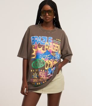 Camiseta Over em Algodão com Estampa Brazileragem Marrom