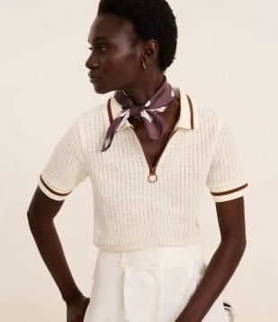 Lenço Quadrado em Cetim com Estampa Poá Marrom