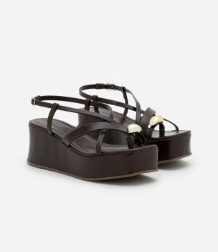 Sandália Flatform com Dedeira e Detalhe Bold Marrom