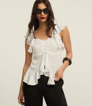 Blusa Peplum em Crepe com Babado no Ombro e Estampa Poá Branco