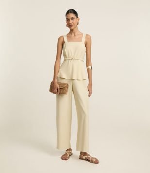 Macacão Peplum Alfaiatado com Cinto Bege