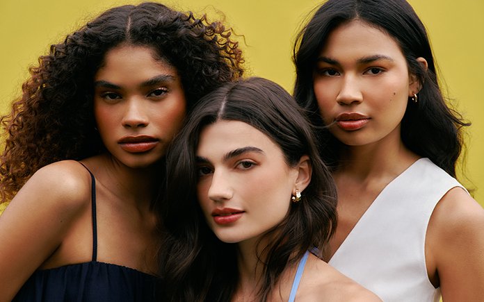 Essenciais de verão: looks Renner em sinergia com a beleza de MAC