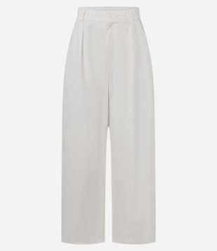 Calça Barrel em Sarja com Pregas e Bolsos Off White
