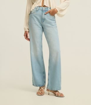 Calça Comfort Reta em Jeans com Cintura Alta Azul