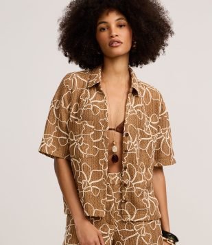 Camisa Texturizada em Renda com Cordas Aplicadas Caramelo