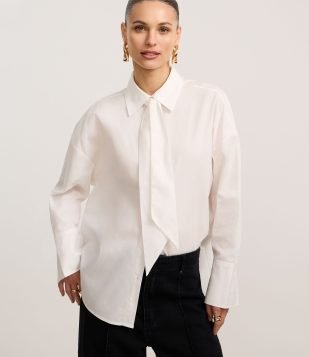 Camisa em Tricoline com Gola Laço e Branco