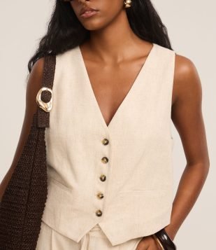 Colete em Viscolinho com Fechamento por Botões Contrastantes Off White