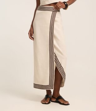 Saia Midi em Viscolinho com Transpasse Envelope e Listras Contrastantes Bege