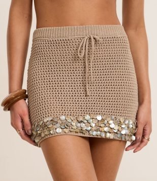 Saída de Praia Saia Curta em Crochê com Medalhas de Madreperola Bege