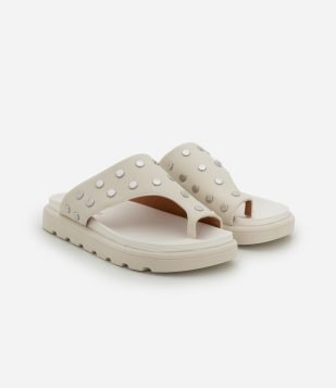 Sandália Rasteira com Tachas Beira Rio Branco