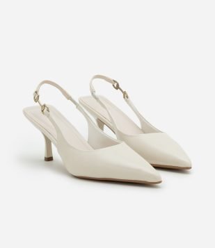 Sapato Slingback com Aviamento Lateral Off White