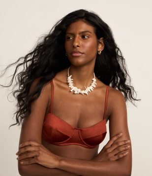 Biquíni Top Meia Taça em Microfibra Brilhante Marrom