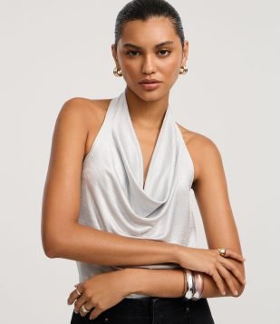 Blusa Frente Única Acetinada com Decote Degagê Branco