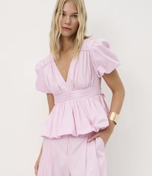 Blusa Peplum Balonê em Tricoline com Faixa na Cintura e Manga Bufante Rosa