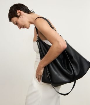 Bolsa Hobo Grande Desestruturada com Alças Duplas Preto