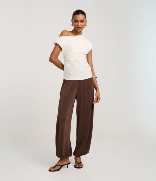 Calça Aladim com Leve Brilho e Cós Largo Marrom