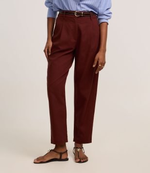 Calça Cenoura Cintura Alta em Viscolinho com Cinto de PU Marrom