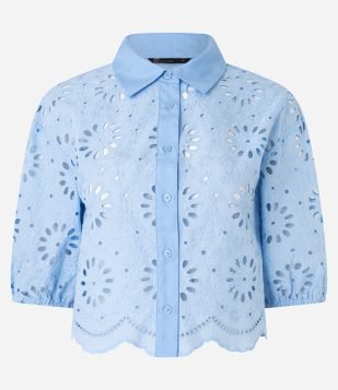 Camisa em Laise com Bordados nos Furos e Barra Nuvem Azul