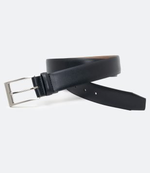 Cinto em Couro com Ajuste por Fivela Preto