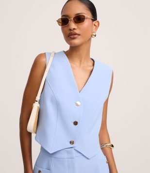 Colete em Crepe com Abotoamento e Decote V Azul