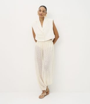 Colete em Crepe com Gola Blazer e Pregas Off White