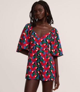 Macaquinho em Viscolinho com Estampa Araras Multicores