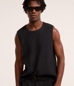 Regata Boxy em Modal com Gola Redonda Preto