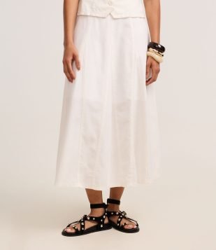Saia Evasê Midi em Sarja com Recortes e Nesgas Off White