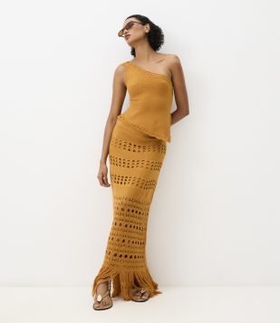 Saia Midi em Tricô com Ponto Vazado e Franjas Amarelo