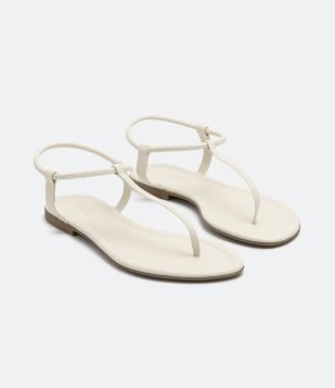 Sandália Rasteira Fio com Fechamento Elástico Bege