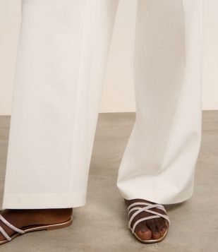 Sandália Rasteira com Tiras Brilhosas Dourado