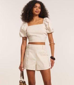 Short Cintura Alta em Bengaline com Bolsos e Passantes Bege