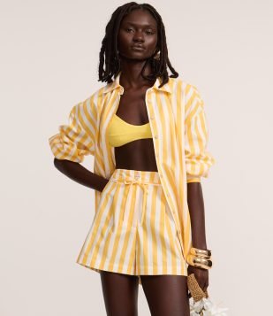 Short em Tricoline com Listras e Cinto de Amarração Amarelo