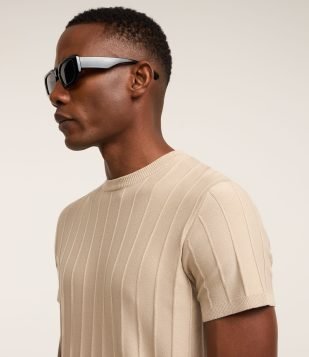Camiseta Slim em Tricô com Relevos Verticais Bege