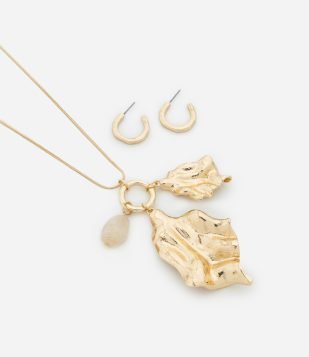 Conjunto de Colar Longo com Pingente de Folhas e Brinco Argola Dourado