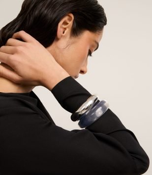 Kit 02 Braceletes Rígidos Orgânicos em Metal e Resina Prata