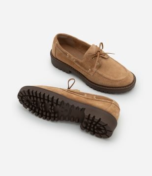 Mocassim em Couro Camurça com Solado Tratorado Marrom