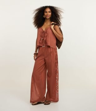 Saída de Praia Calça em Laise com Fenda Lateral Marrom