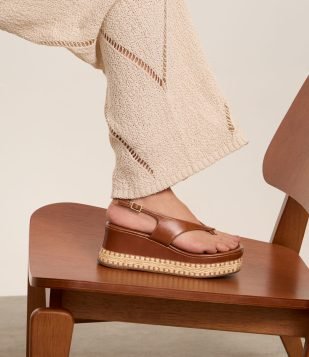 Sandália Anabela com Salto Efeito Ráfia Marrom