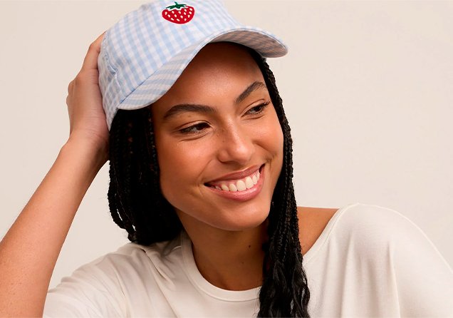 Looks com boné: feminino ou masculino, veja como usar