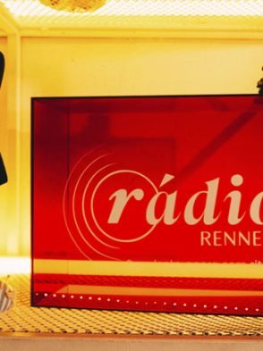 Rádio Renner: a trilha que você ama nas lojas, agora no YouTube em DJ sets para cada mood