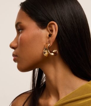 Argola em Metal de Formato Orgânico Dourado