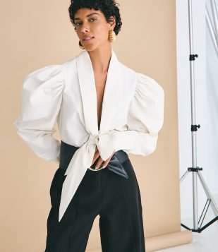 Blusa Oversized com Mangas Bufantes e Gola Laço Off White