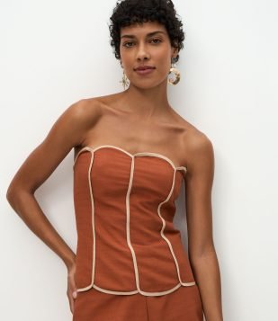 Blusa Tomara Que Caia com Viés Contrastantes Marrom