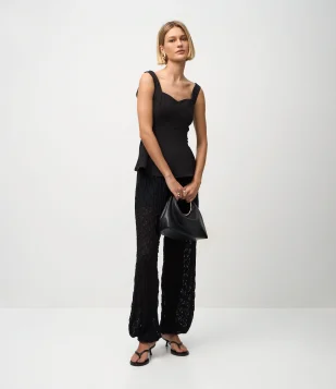 Calça Aladim em Renda com Forro e Elástico na Barra Preto