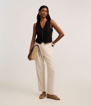 Calça Cenoura Cintura Alta em Viscolinho com Cinto de PU Prata